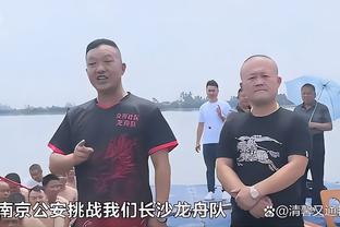 卧推300斤！53岁“战神”刘玉栋晒健身视频 力量不减当年